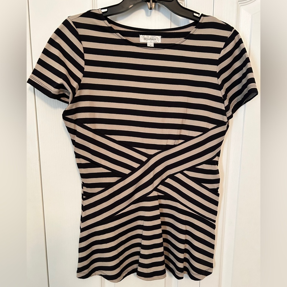 Dressbarn: Black/tan short sleeve, striped pullover top. Size M